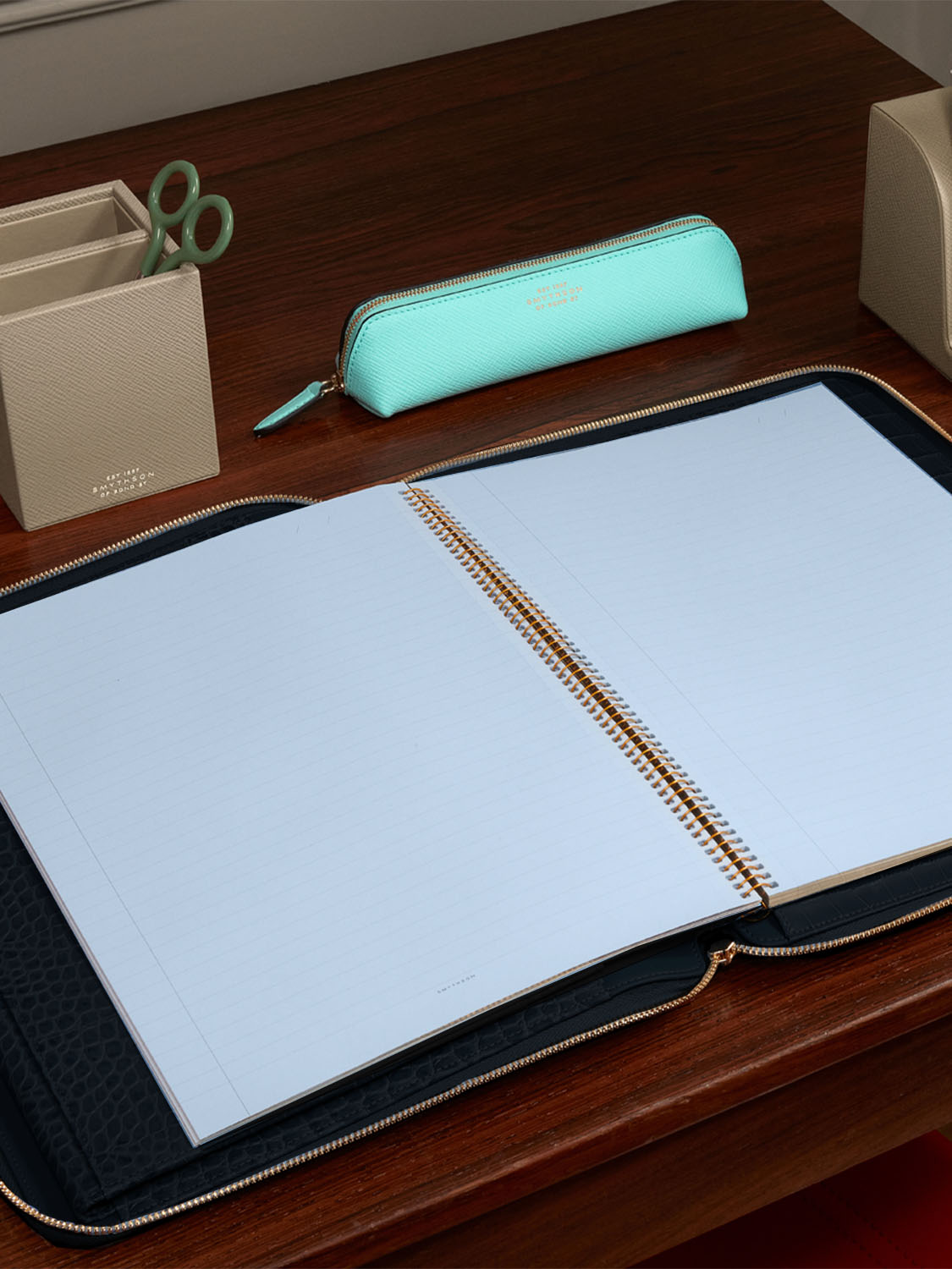 「専用」Panama A4 ジップノートホルダー　スマイソン　smythson A4 Writing Folder with Zip in Panama in navy | Smythson