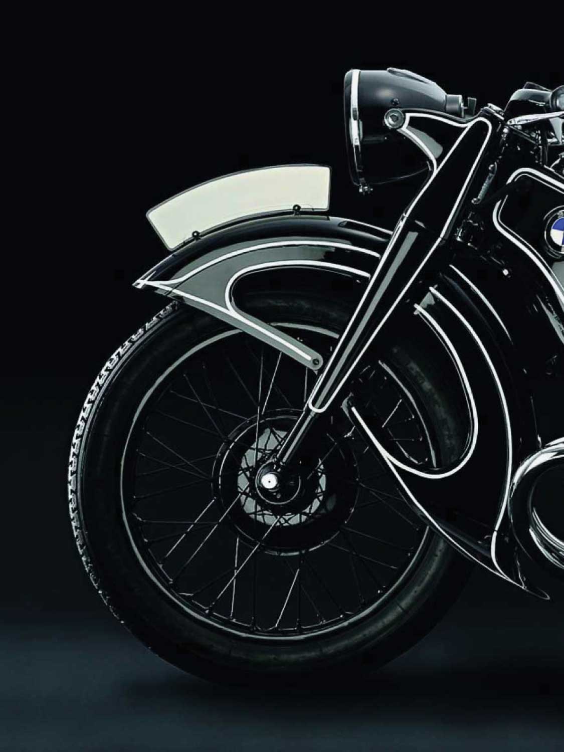 BMW Motorrad: Make Life a Ride: Verlag, teNeues: 9783961712731: :  Books
