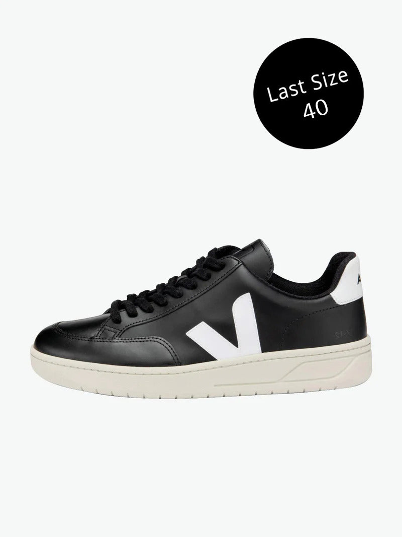 Veja V-12 Leather Black White | Last Size